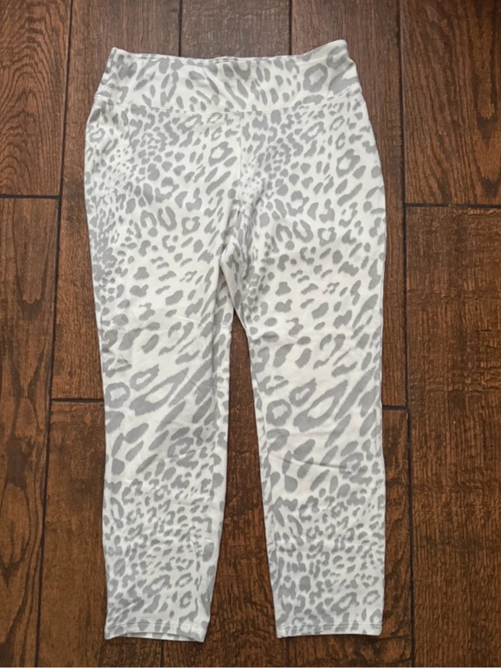 New Directions Studio Cream & Gray Cheetah Leopard Animal Print Leggings